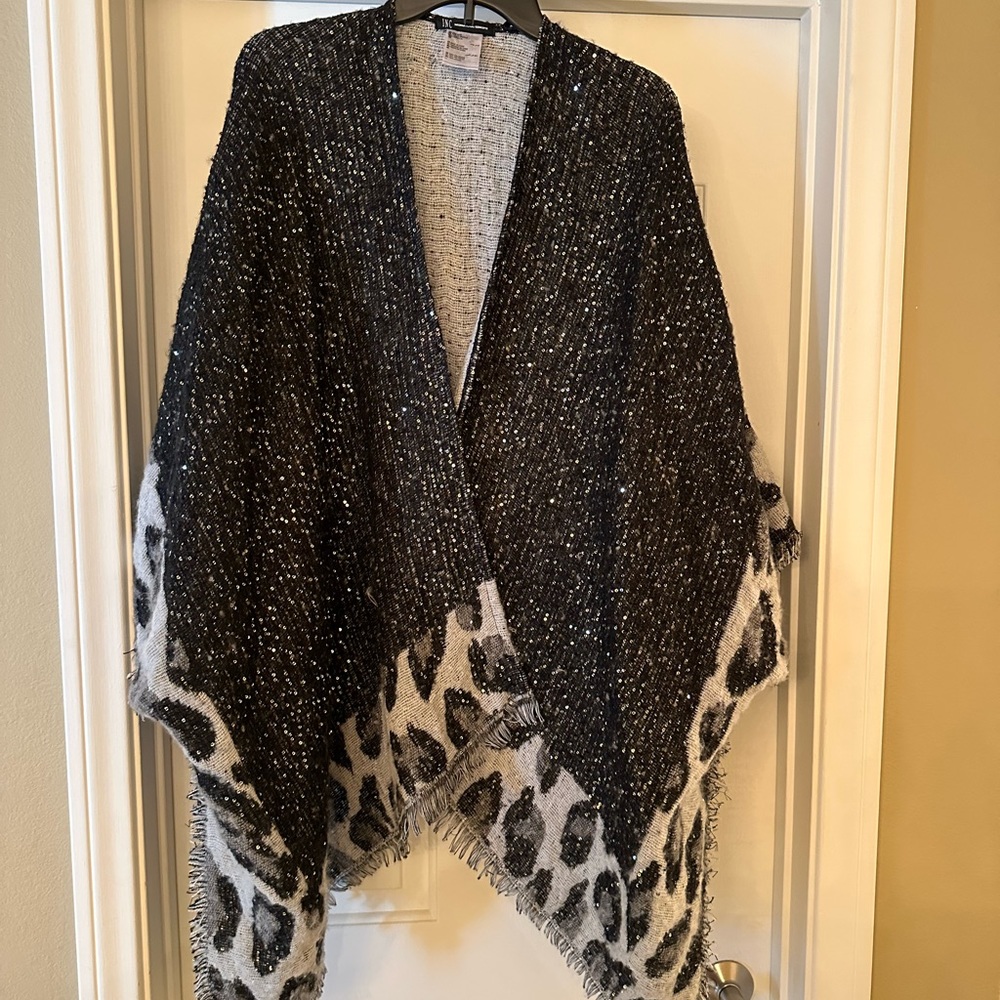 Brand new shall/poncho black and cheetah